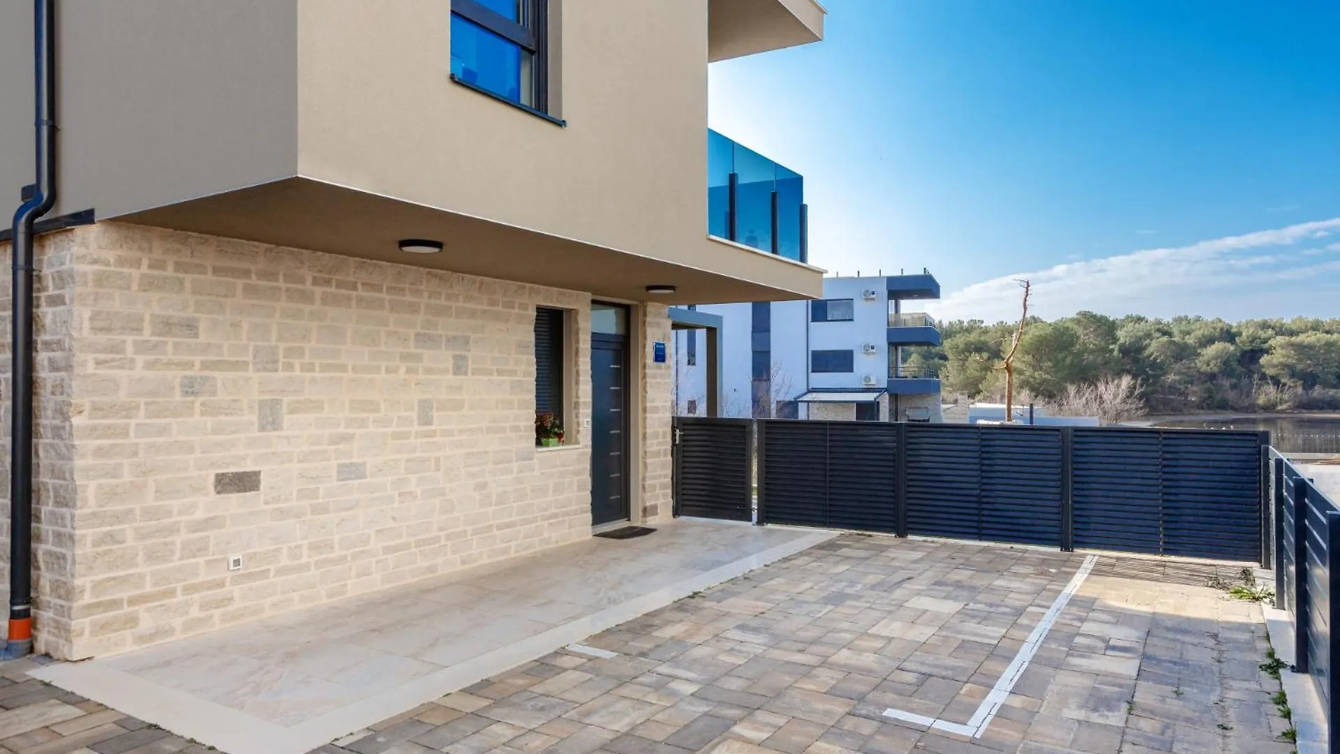 Apartment Alex - Ground Floor - Mpolo Medulin 0*,  Croatia